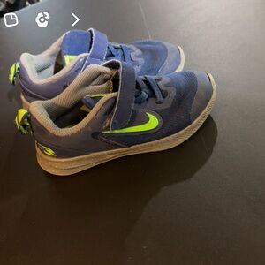 Toddler 10c Nike shoes